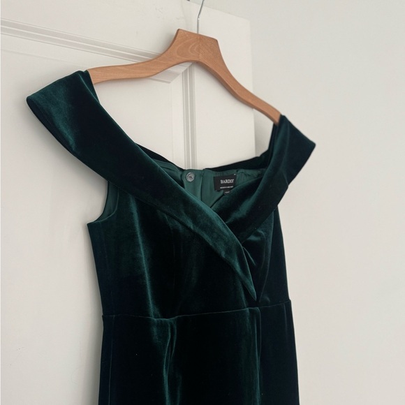 NEW Bardot women’s Off-The-Shoulder Sweetheart Velvet sheath Dress small 4 6 - Picture 9 of 10